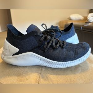 Women’s Nike Free Running shoe